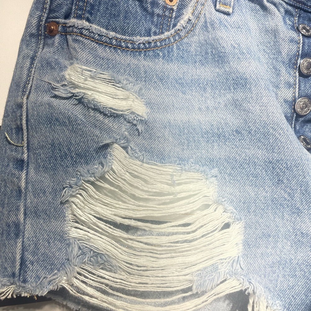 Levi's 501 Distressed Jean Shorts-NWT! - Picture 4 of 9